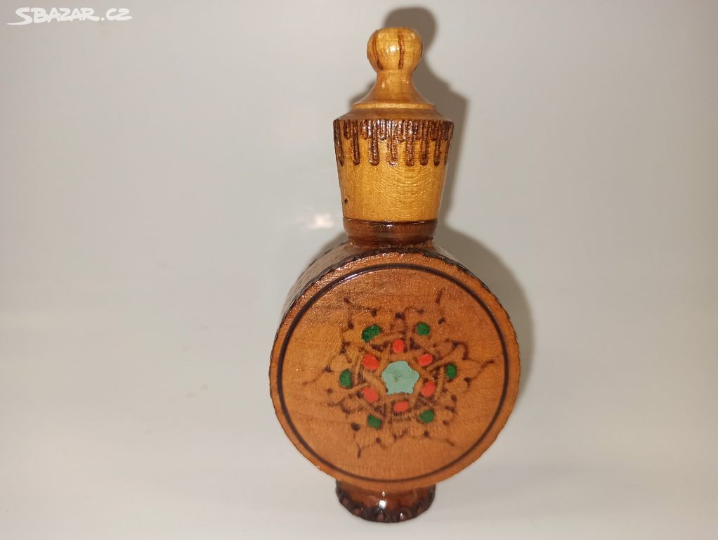 Retro dřevěná malovaná dekorace, flakon na parfém