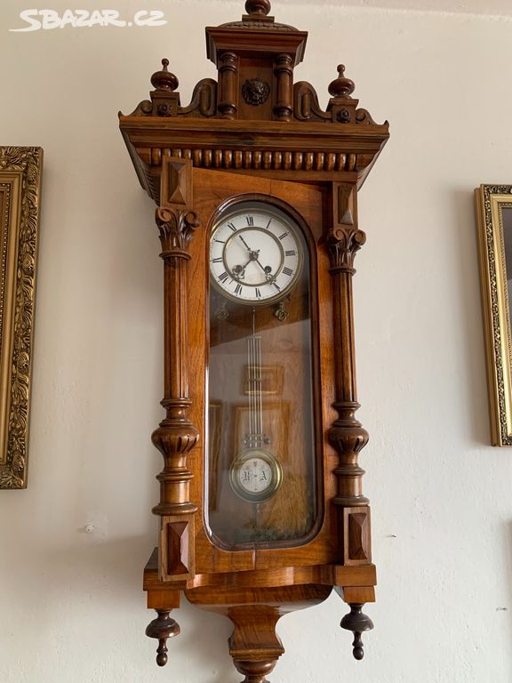 starožitné nástěnné hodiny