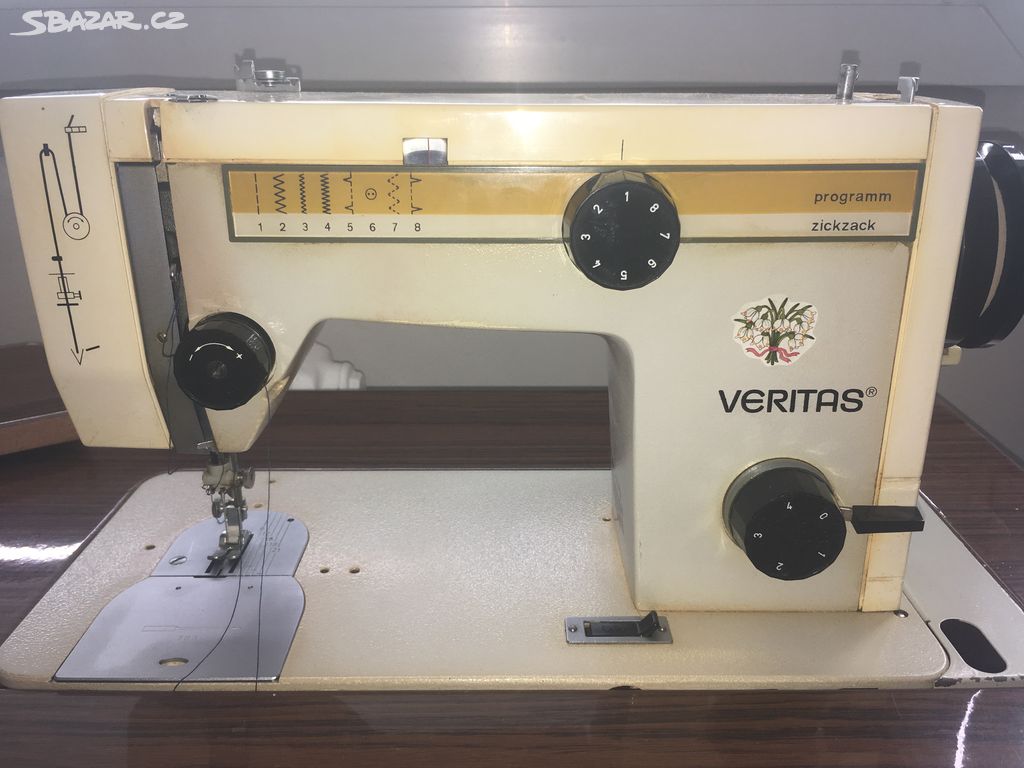Šicí stroj Veritas se skříňkou