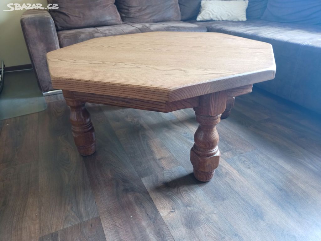 Dřevěný stůl - masiv