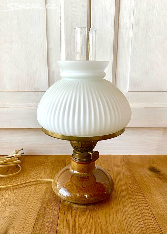 Stará krásná porcelánová lampa