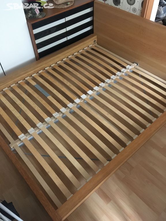 IKEA postel MALM + rošty (180 x 200 cm)