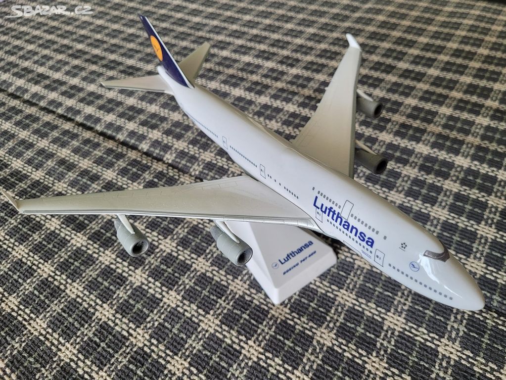 Lufthansa Boeing B747-400 plast. model 1:250