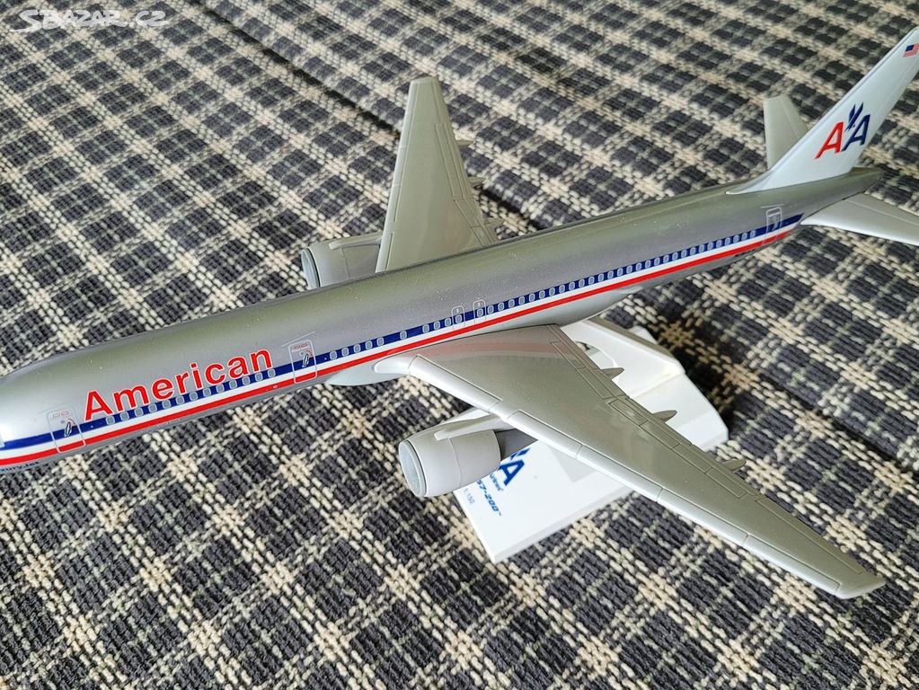 American Airlines B757-200 plast. model 1:150