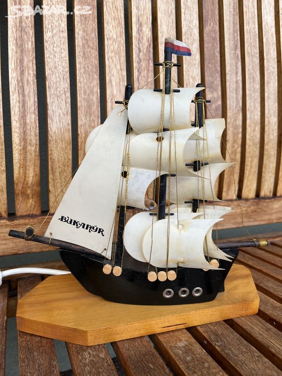 Dřevěná plachetnice Bukanýr - lampa