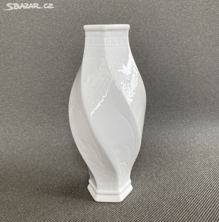 Royal Dux Porcelánová kroucená váza 17 cm