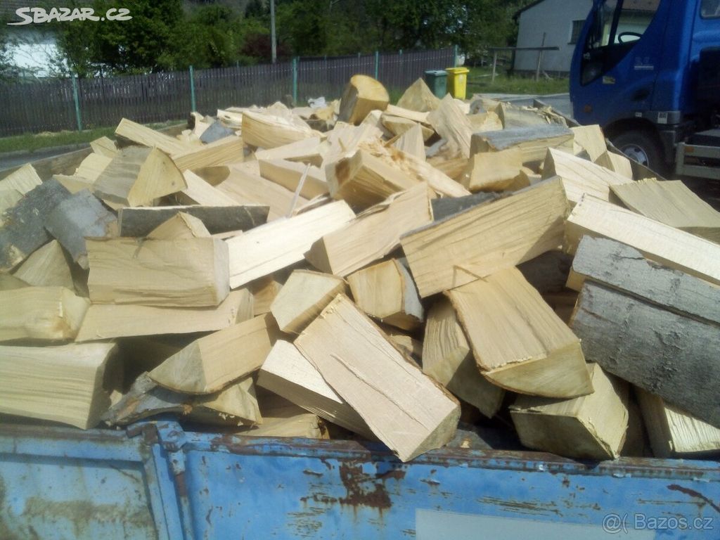 štípané palivové dřevo BUK