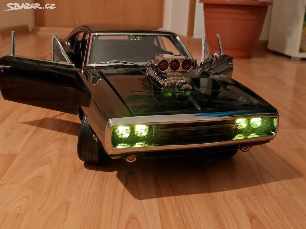 RYCHLE A ZBĚSILE DODGE CHARGER R/T