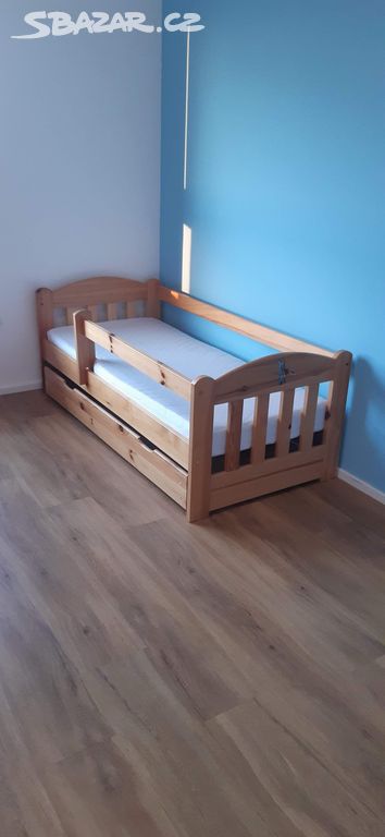 Dětská postel s uloženým prostorem