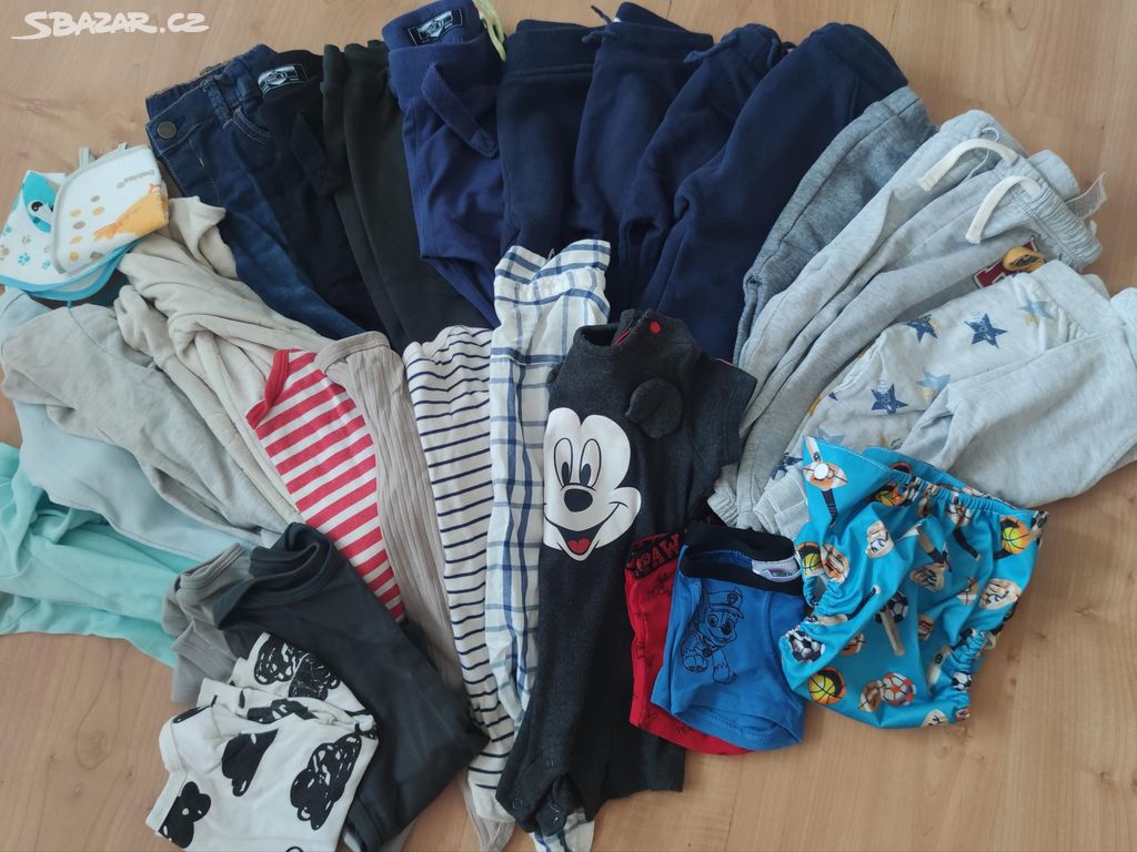 Balík oblečení (30 kusů) kluk 68 -86