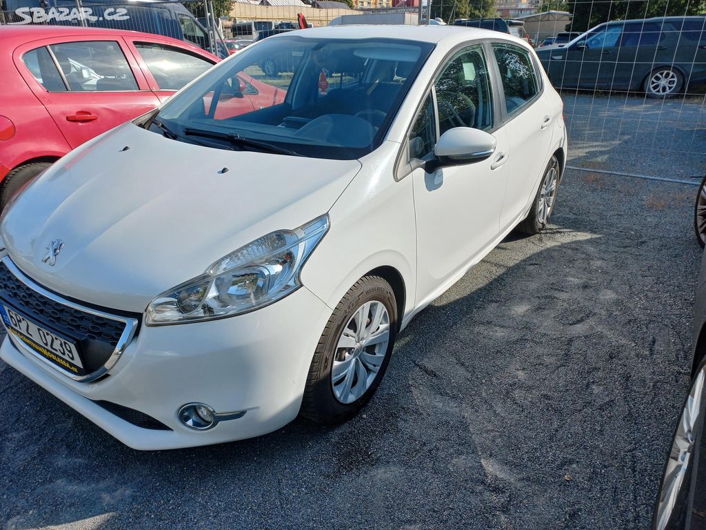 PRODÁM PEUGEOT 208 , 1.0VTi, r.v.2015