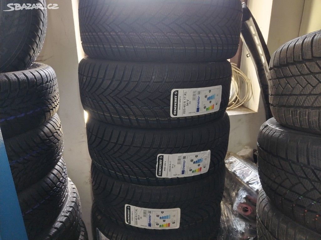 225/45 R17 Nové Zimní Semperit