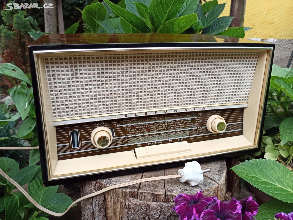 Staré německé rádio Telefunken Jubilate delux 1261