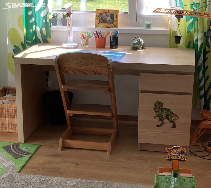 Psací stůl Malm Ikea