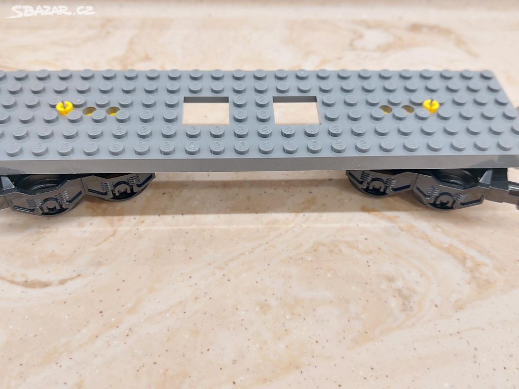 Lego vlak - platforma s otočnými podvozky