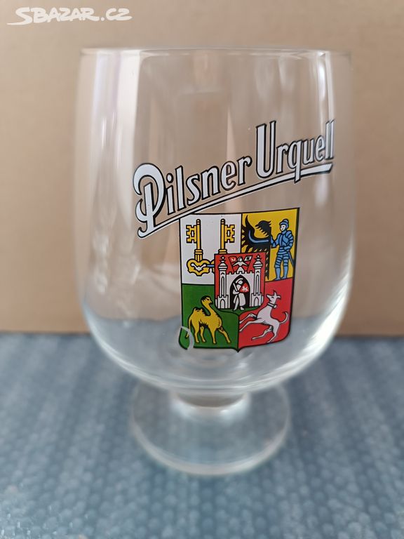 Pivní sklenice na nízké nožce Pilsner Urquell