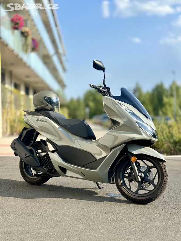 Honda PCX125 - zánovní moto kupovaná 01/24 -1800km