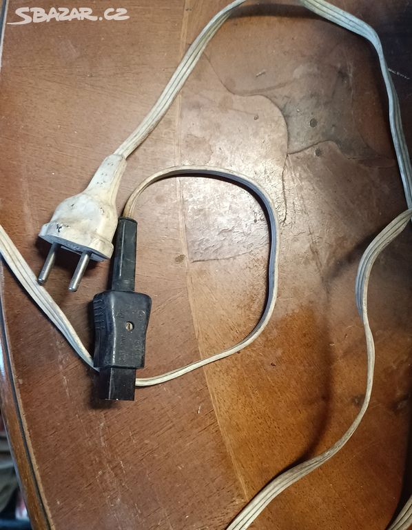 Starý kabel na 220 V k solárnímu sluníčku