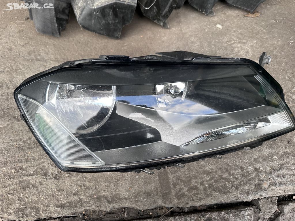 VW PASSAT B7 pravé přední světlo lampa