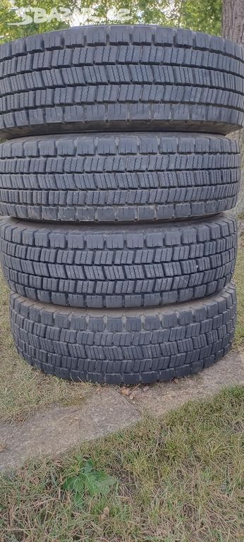 Prodám 4x zimní nákladní 225/75R17,5 Michelin