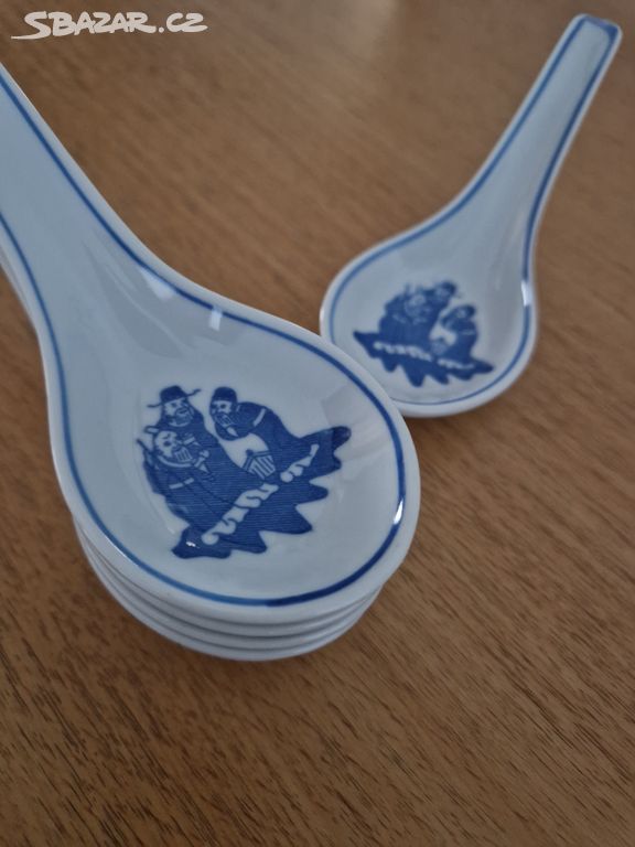 Čínské porcelánové lžíce a misky