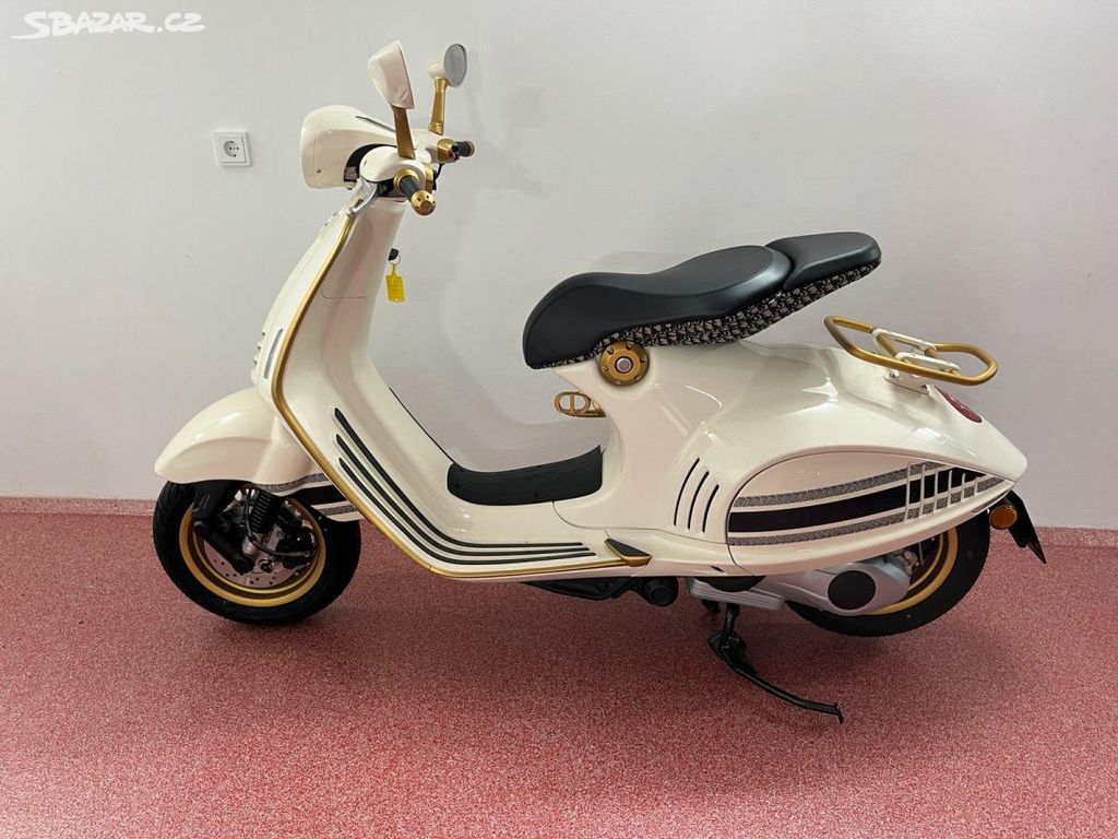 Vespa 946, 946 CHRISTIAN DIOR