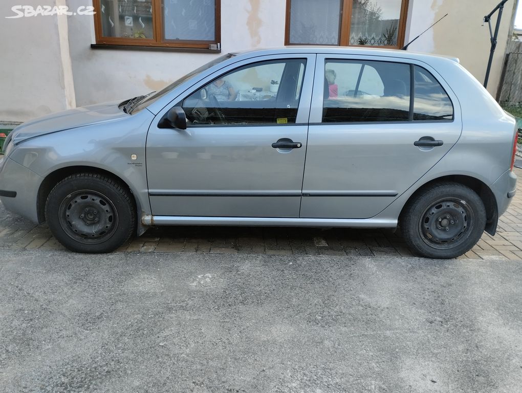 osobní automobil škoda fabie