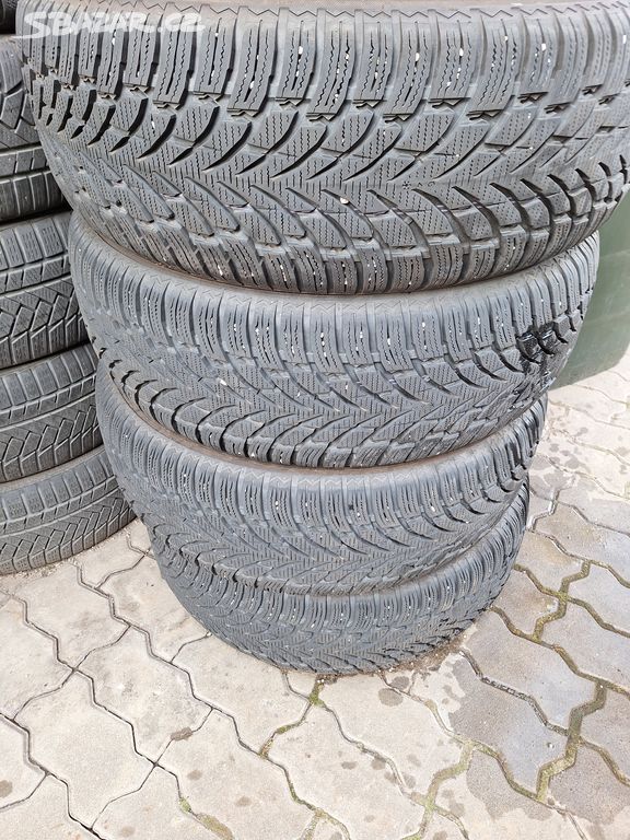 235/60 R18 Nokian