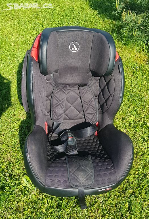 Velmi hezká dětská autosedačka s Isofix