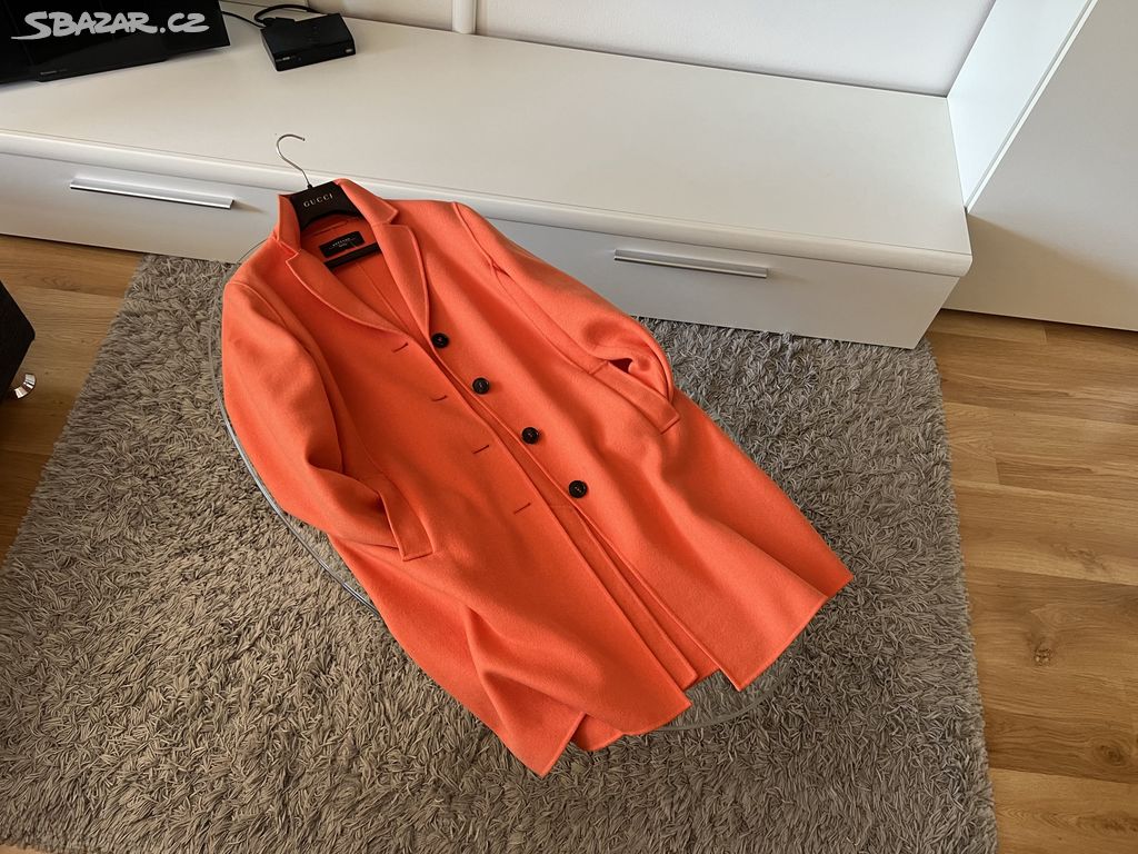 - MAX MARA WEEKEND - kabátek PC 19.500,- Kč