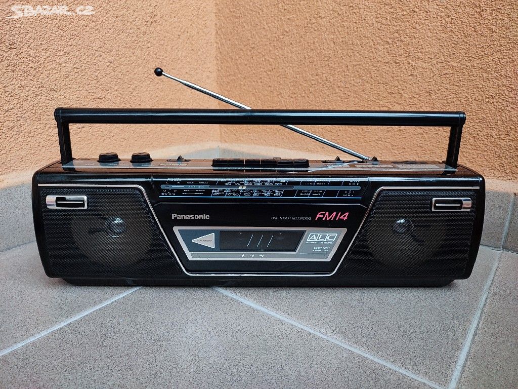 STEREO RADIO CASSETTE RECORDER PANASONIC RX-FM14.