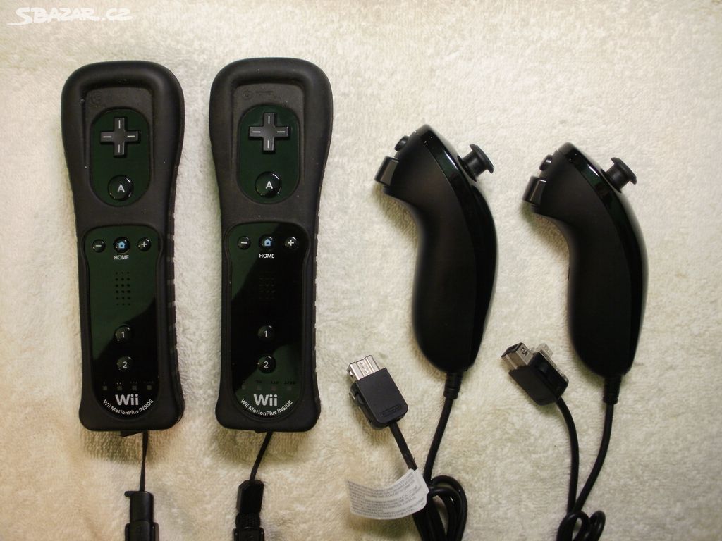 Nintendo Wii - 2 x Remote Motion Plus + Nunchuky