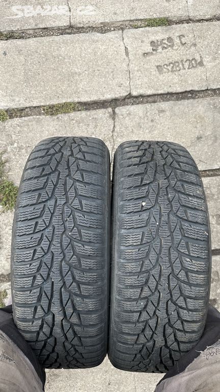 Prodám 2 ks zimních pneu Nokian WRD4 185/60 R15