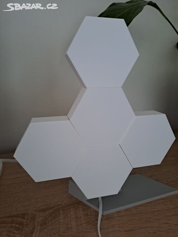 Cololight se základnou a 5 hexagony