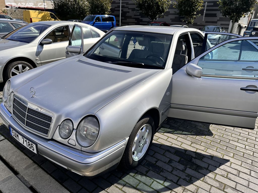 Mercedes-Benz W210 E230