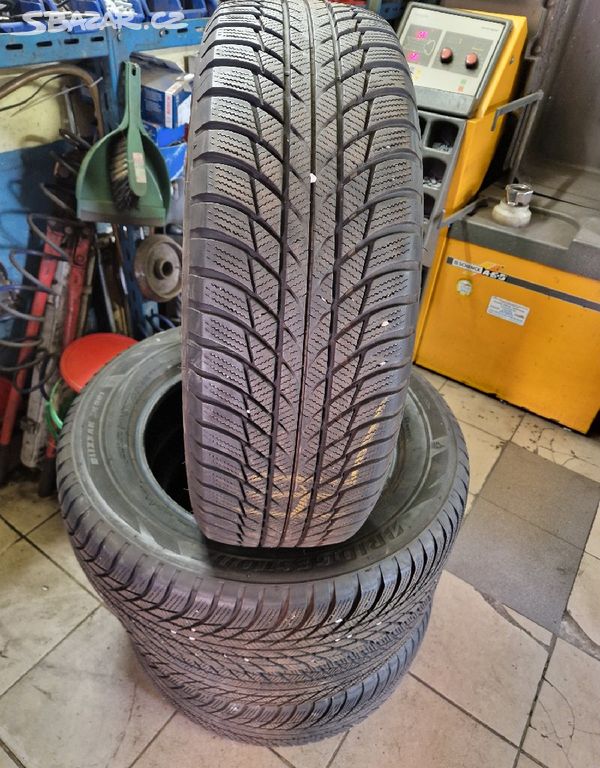 Zimní pneu Bridgestone 215 65 17