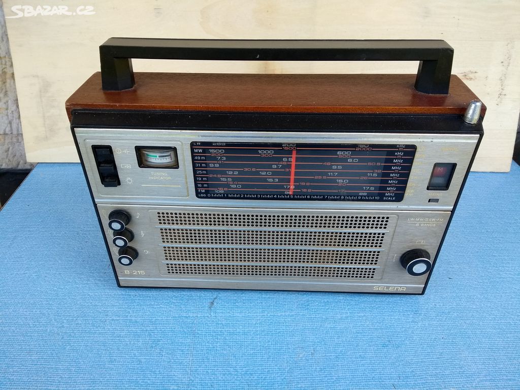 Rádio Selena B215