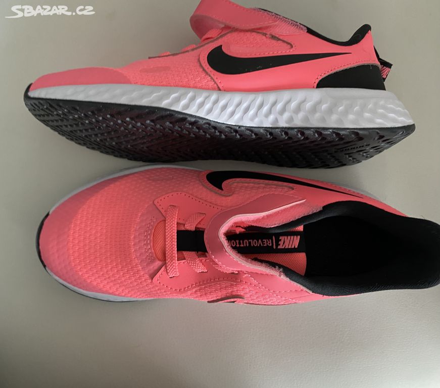 Nove Nike Revolution 33 stelka 20 5 Praha Sbazar.cz