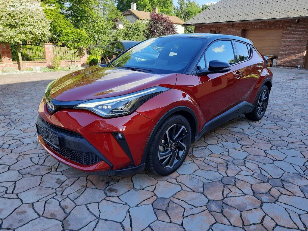 Toyota chr 1.8 hybrid 1/2023 naj 7300 km top