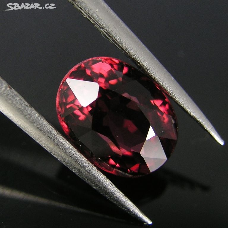 Granát přírodní, ovál - 1,81 ct.