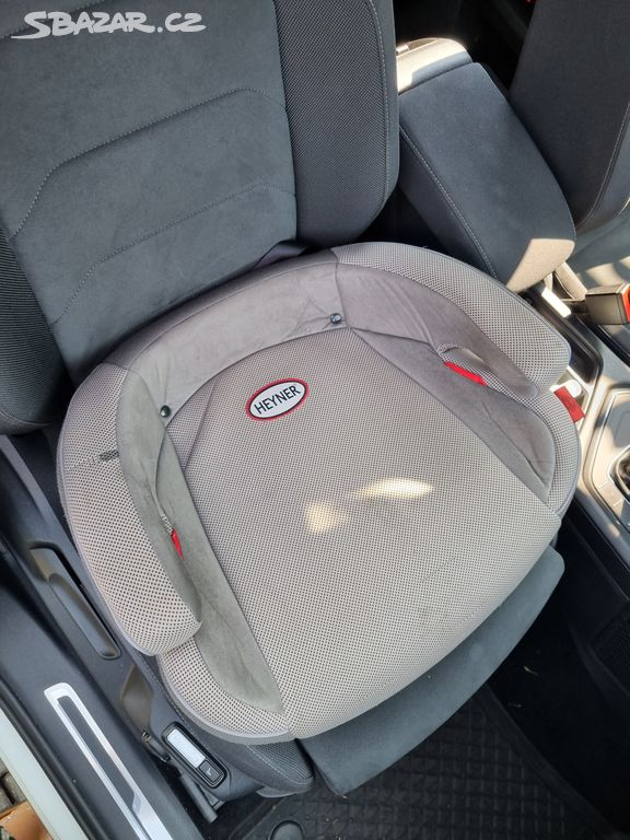 Podsedák HEYNER isofix pěkný