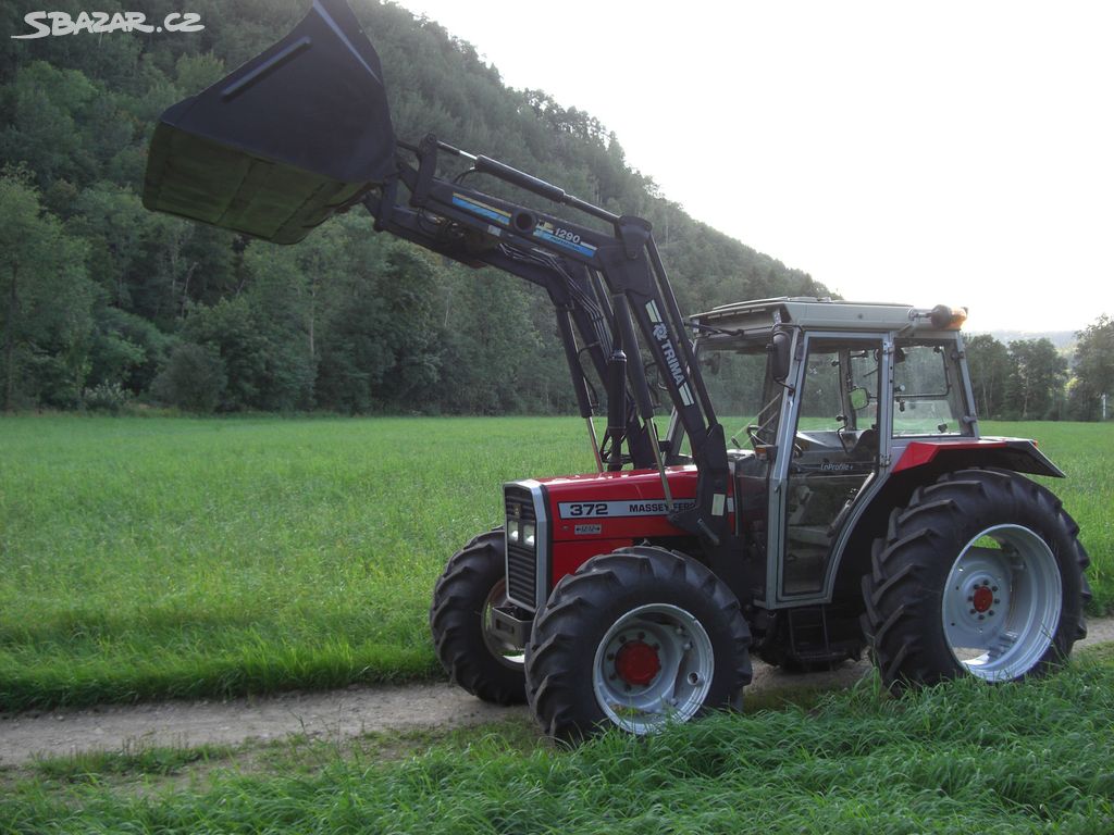 Traktor Massey Ferguson 372 s čelním nakladačem