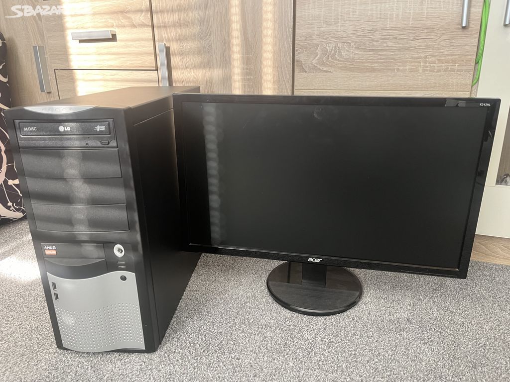 Stolní počítač s monitorem 24"