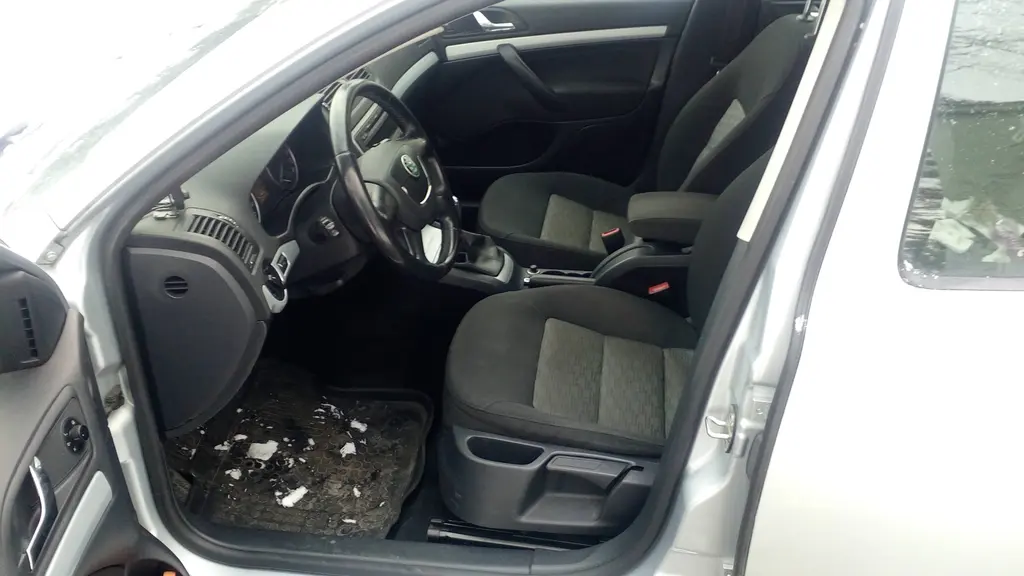 Škoda Octavia combi II 1.9 TDI 77 kW elegance-CZ - fotka 2