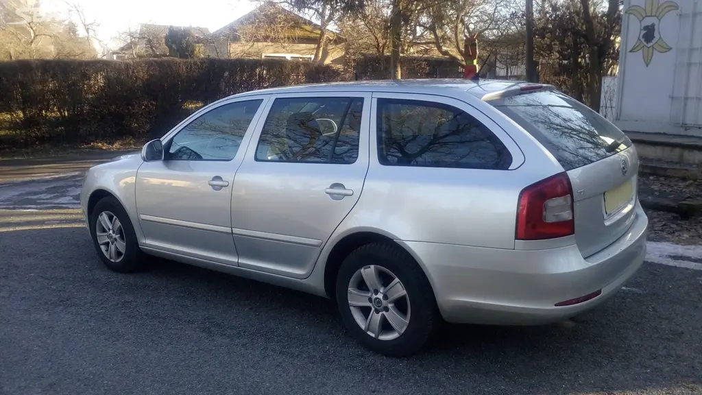 Škoda Octavia combi II 1.9 TDI 77 kW elegance-CZ - fotka 4