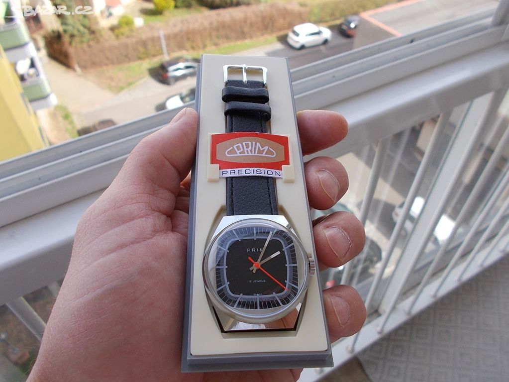 krasne nove nenosene funkcni hodinky prim rok 1977