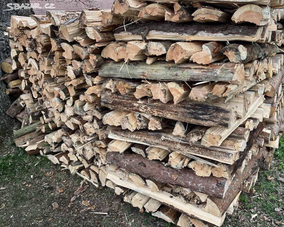 Suché štípané palivové dřevo - borovice