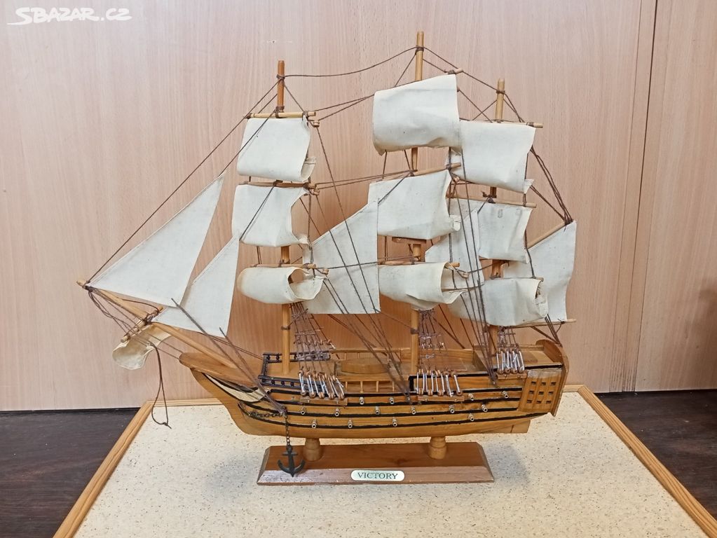 Dřevěná loď 46 x 51 cm