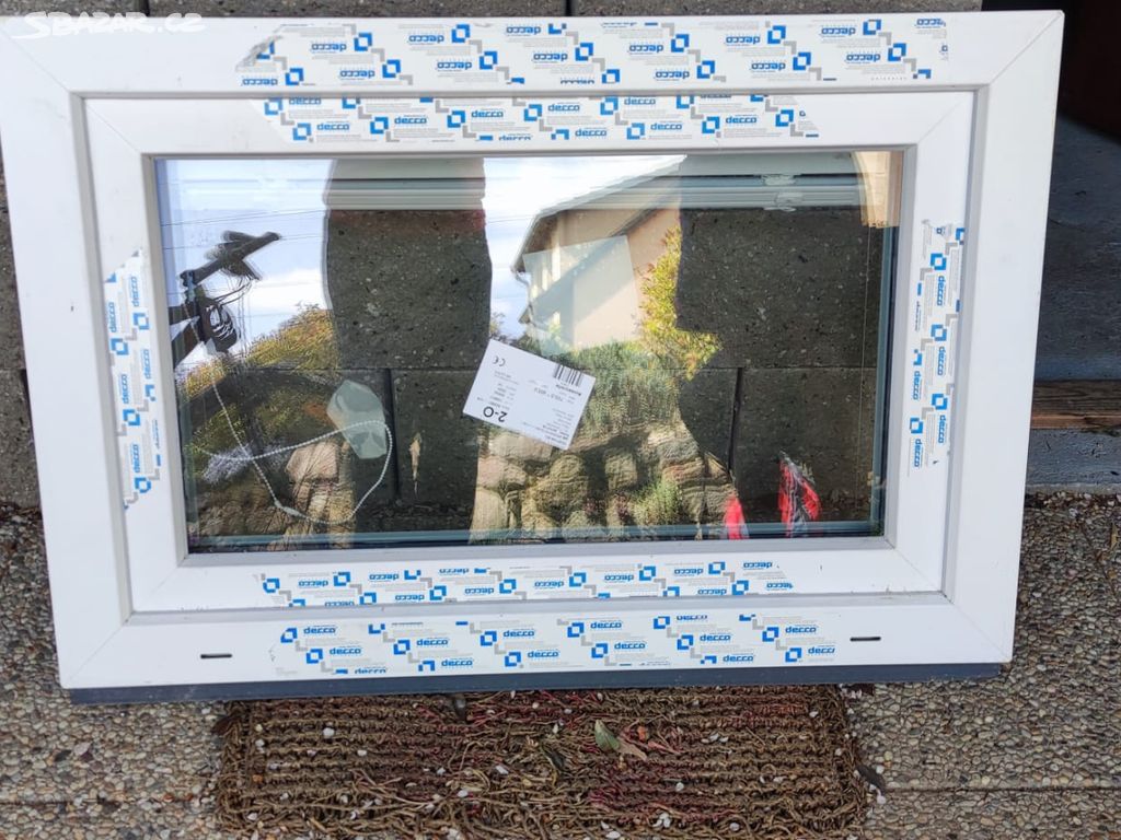Plastové okno trojsklo  90x60cm bezpečnostní sklo