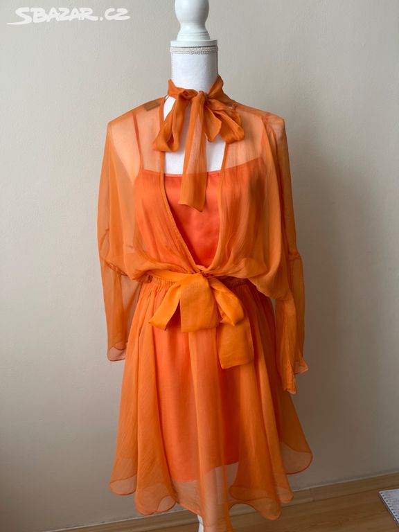 Pinko-luxusní hedvábné šaty- S-M- pc 8.900 Kč